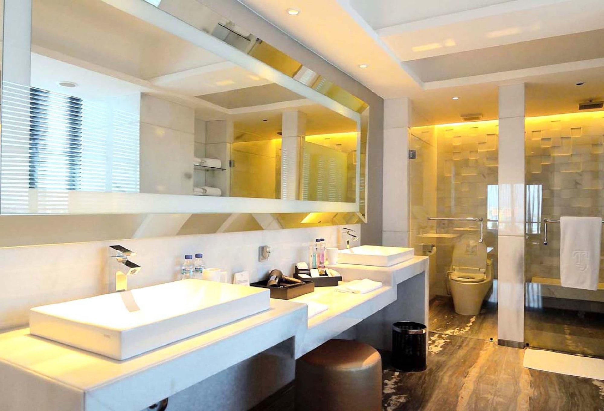Ts Suites Surabaya Exterior photo