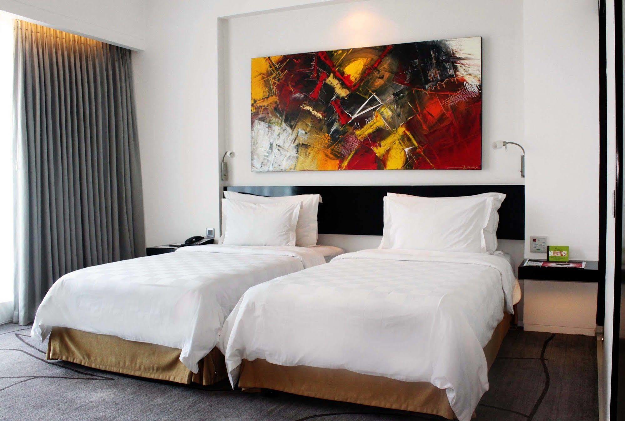 Ts Suites Surabaya Exterior photo